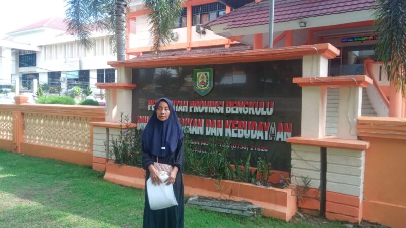 Orang tua siswa berupaya mencari solusi dengan mendatangi Dinas Pendidikan dan Kebudayaan Provinsi Bengkulu agar sang buah hati bisa ikut ujian.
