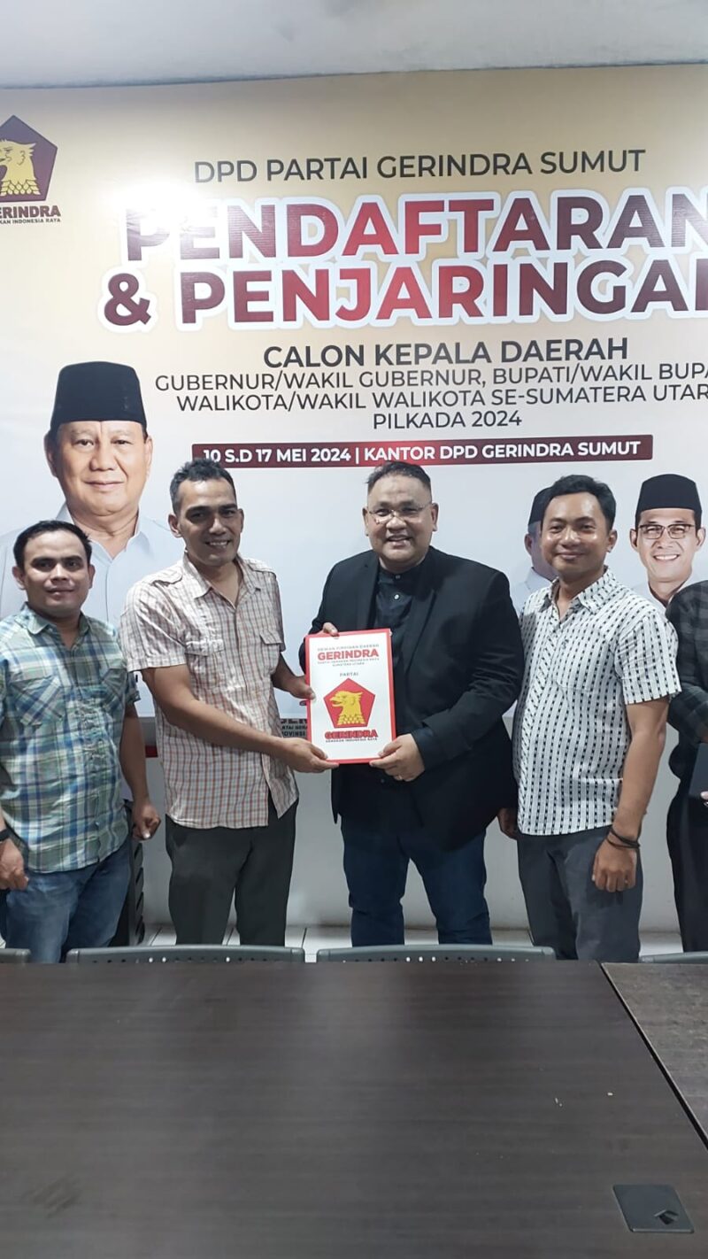 Tokoh Pers, Ketua JMSI, Teguh Santosa saat mendaftar sebagai kandidat gubernur Sumut di Partai Gerindra. (foto: JMSI)