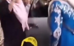 Tangkapan layar ketua DPRD Garut dan para guru honorer. (foto: tangkapan layar video akun Medsos X @bacottetangga_)