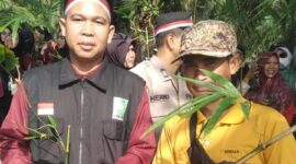 Ketua LPBI NU, Kasyo saat mengikuti gerakan menanam bambu untuk rehabilitasi DAS di Talang Boseng
