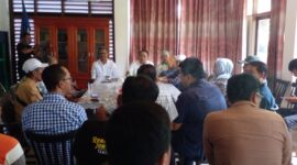 Temu kangen Penasihat PWI Bengkulu. Sukatno dengan para wartawan di sekretariat PWI, Rabu (11/9)