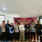 PPK, Panwascam, LO Bapaslon dan pihak kecamatan berfoto bersama usai pembukaan rapat pleno terbuka rekapitulasi DPSHP.