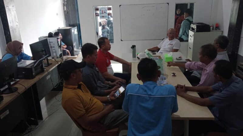 Calon Gubernur Lampung Rahmat Mirzani Djausal (RMD)  saat berkunjung ke Kantor Pengda JMSI Lampung. 