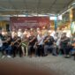 Para peserta berfoto bersama usai kegiatan sosialisasi