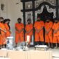 Para Tsk beserta peralatan yang digunakan untuk memproduksi narkotika berhasil diamankan BNN