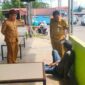 Petugas Dinsos saat melakukan assesment terhadap salah satu warga yang dilaporkan ODGJ.