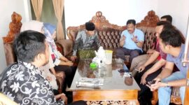 Kepala Dinsos, Helmi Johan saat menerangkan teknis penyaluran Bansos Sembako.