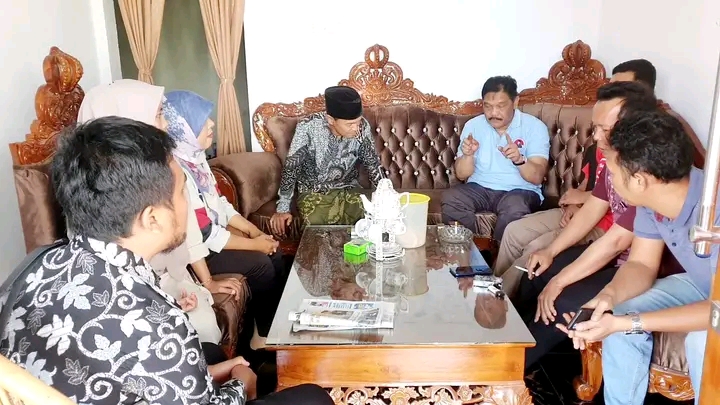 Kepala Dinsos, Helmi Johan saat menerangkan teknis penyaluran Bansos Sembako.