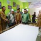 Bupati dan rombongan saat meninjau rumah produksi batik lokal Kepahiang