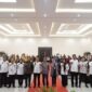Bupati berfoto bersama dengan para peserta FGD