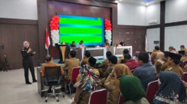 Kajari Kepahiang saat menyampaikan materi sosialisasi dan pembinaan pencegahan tindak pidana khusus di aula command center Pemkab Kepahiang.