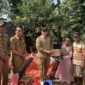 Wabup, Zurdi Nata saat menyalurkan bantuan tanggap bencana pada para korban kebakaran.