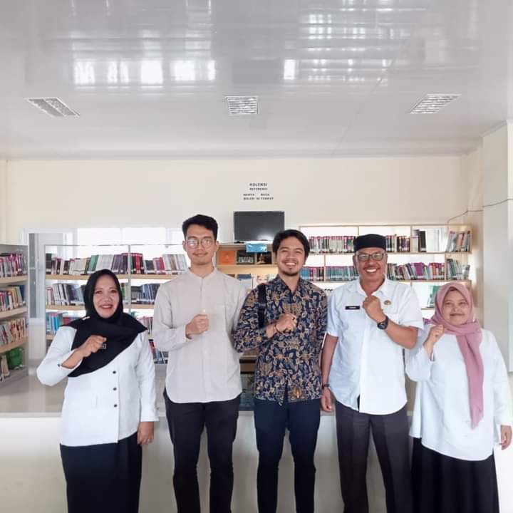Petugas dari Perpusnas berfoto bersama di Perpustakaan Kepahiang, saat Kunjungan Perpusnas ke Perpustakaan Kepahiang,