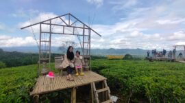 Pemandangan Tebing Wetan menawarkan panorama yang memanjakan mata