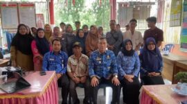 Peserta rembuk stunting berfoto bersama wakil bupati Kepahiang