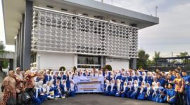 Para peserta outing class berfoto bersama di Bank Indonesia (BI) Provinsi Bengkulu