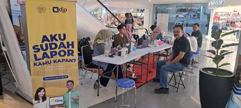 Memudahkan pelayanan pajak pada masyarakat, DJP membuka pojok pajak.