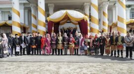 Bupati dan Wabup berfoto bersama dengan FKPD dan para tokoh Kepahiang.