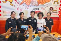 Personel D'MASIV saat memberikan keterangan pers di REP Studio, Ciledug Jaksel