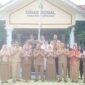 Kepala Dinsos, Helmi Johan beserta jajaran dan staf siap mendampingi dan memberikan pelayanan terbaik bagi masyarakat Kepahiang.(foto: Dinsos Kepahiang)
