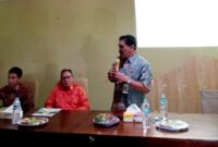 Kepala Dinsos, Helmi Johan saat menyampaikan sambutan membuka pelatihan. (foto: Defi Parisa/warta aspirasi)
