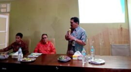 Kepala Dinsos, Helmi Johan saat menyampaikan sambutan membuka pelatihan. (foto: Defi Parisa/warta aspirasi)