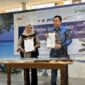 Ketua PMMI dan Sekretaris PWI Provinsi Bengkulu menunjukkan MoU yang baru saja ditandatangani. (Foto: Yuli PWI)