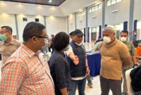 Kepala BNN RI, Marthinus Hukom meninjau BB Narkoba. (foto: BNN RI)