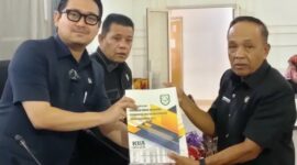 Penyerahan dokumen KU PPAS peda tim Banggar DPRD Kepahiang