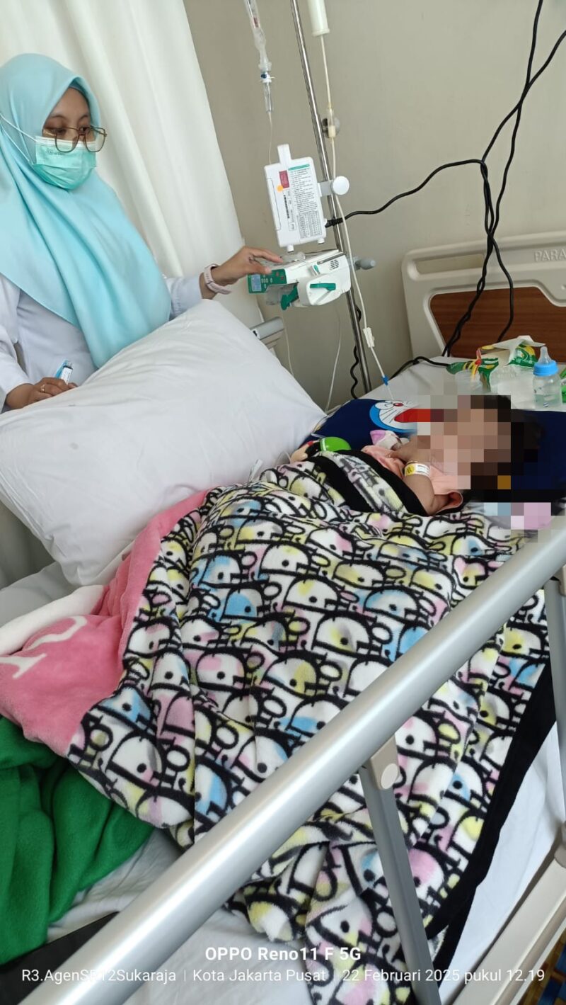 Kondisi bayi pasangan Sarnadi dan Satini saat dirawat di RS. (foto: dok/Satini)