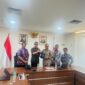 Bung Igor memberikan cinderamata saat audiensi dengan BRIN terkait inovasi daerah
