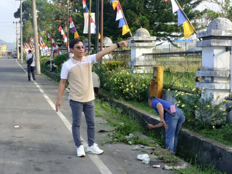 Plt Sekwan Kepahiang saat memimpin kegiatan Jum'at bersih