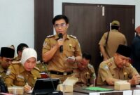 Plt Sekwan memberikan penjelasan terkait capaian kinerja OPD terhadap 100 hari kerja bupati dan wakil bupati.