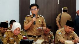 Plt Sekwan memberikan penjelasan terkait capaian kinerja OPD terhadap 100 hari kerja bupati dan wakil bupati.