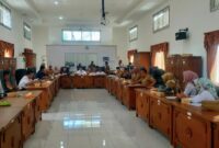 Suasana rapat Bamus dan eksekutif 