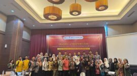 Para peserta ToT dan narasumber berfoto bersama. (foto: Sri Wahyuni/wartaaspirasi.com)