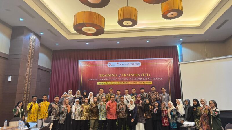 Para peserta ToT dan narasumber berfoto bersama. (foto: Sri Wahyuni/wartaaspirasi.com)