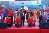 Pembukaan Old Shanghai Mooncake Festival 1 yang dihadiri oleh Kepala Dinas Pemberdayaan, Perlindungan Anak, dan Pengendalian Penduduk Provinsi DKI Jakarta dan Ketua PINTI dr. Meta Agustina. (foto: dok/wartaaspirasi.com)