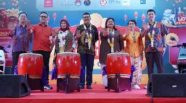 Pembukaan Old Shanghai Mooncake Festival 1 yang dihadiri oleh Kepala Dinas Pemberdayaan, Perlindungan Anak, dan Pengendalian Penduduk Provinsi DKI Jakarta dan Ketua PINTI dr. Meta Agustina. (foto: dok/wartaaspirasi.com)