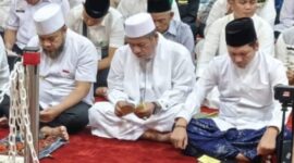 Gubernur, Kakanwil Kemenag Bengkulu, jajaran unsur Forkompinda dan masyarakat khidmat mengikuti rangkaian zikir dan doa bersama menyambut pergantian tahun 