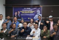 Anggota JMSI Sumsel berfoto bersama Ketua Umum JMSI di arena Musda
