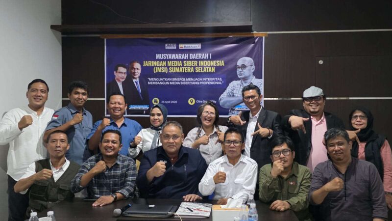 Anggota JMSI Sumsel berfoto bersama Ketua Umum JMSI di arena Musda