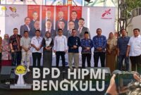 Pengurus HIPMI Bengkulu berfoto bersama tamu undangan saat pembukaan HIPMI Expo dan Forbisda 2026