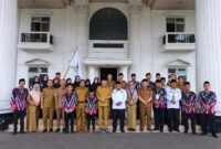 Kafilah Kepahiang yang akan berlaga pada ajang MTQ di Seluma berfoto bersama bupati Kepahiang. 