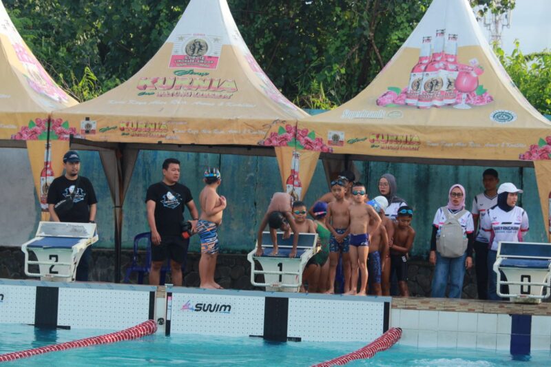 Para atlet renang Benteng bersiap bertanding dalam kejuaraan renang Provinsi Bengkulu. (foto: Sri Wahyuni/warta aspirasi) 