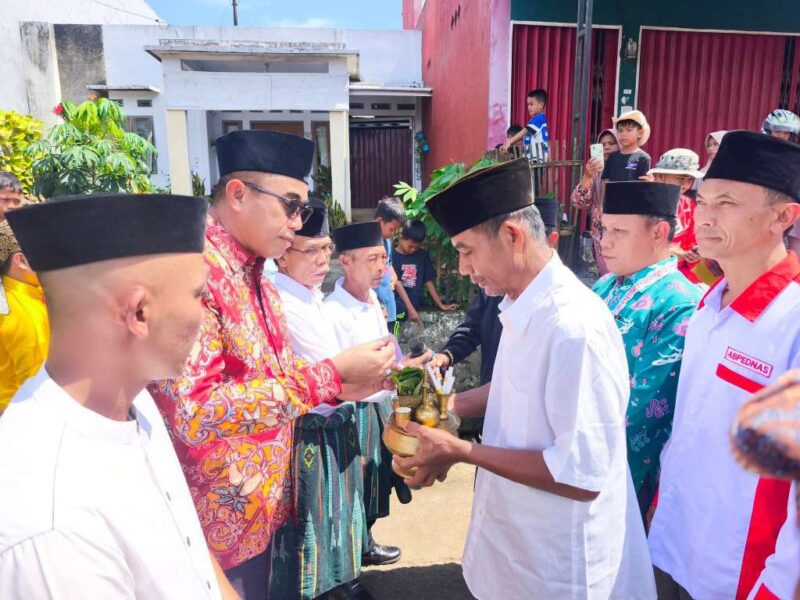 Kedatangan Wabup disambut tradisi sekapur sirih oleh panitia sedekah bumi. (Foto: Diskominfotik/dok)