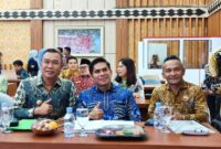 Bupati bersama kepala daerah lainnya saat rapat bersama menteri di aula Merah Putih.