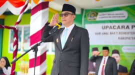 Bupati Kepahiang saat menjadi inspektur upacara peringatan HAB ke-80 Kemenag. (foto: Defi Parisa/warta aspirasi)