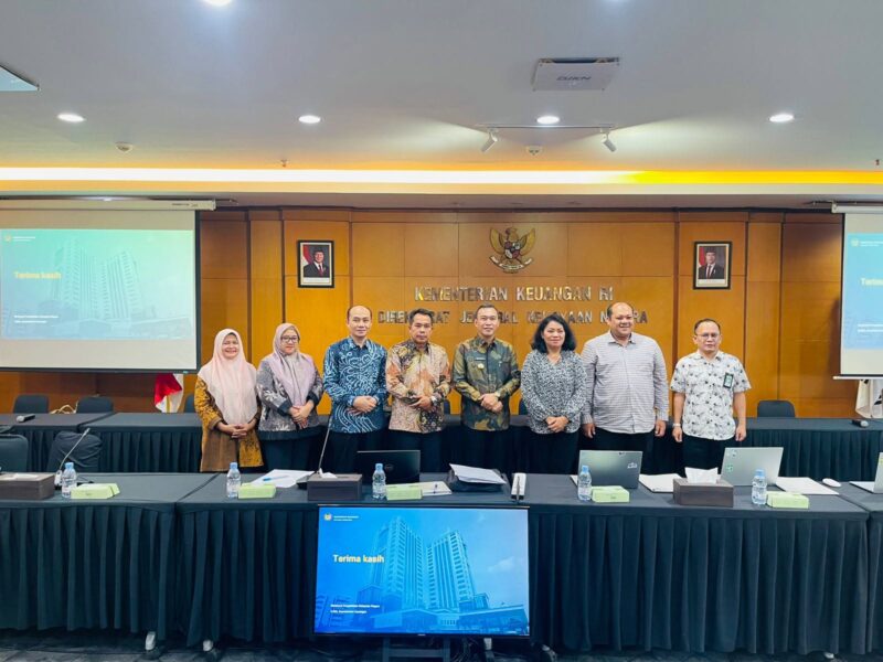 Bupati didampingi Sekda berfoto bersama usai koordinasi intensif dengan Direktorat Jenderal Kekayaan Negara (DJKN) Kementerian Keuangan. (kominfotik/warta aspirasi)