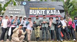 Kegiatan hiking wisata sekaligus eksplorasi potensi panas bumi (geothermal) yang dipimpin langsung oleh Bupati Kepahiang H. Zurdi Nata, S.IP bersama Wakil Bupati Ir. Abdul Hafizh, M.Si, di Desa Air Sempiang,(Defi Parisa/warta aspirasi)
